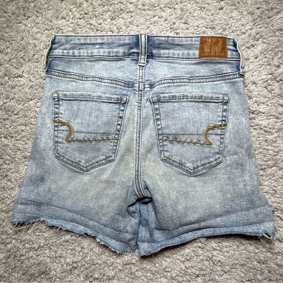 American Eagle Shorts Womens 2 Denim Midi Stretch Light Wash Distressed Raw Hem - Picture 5 of 5